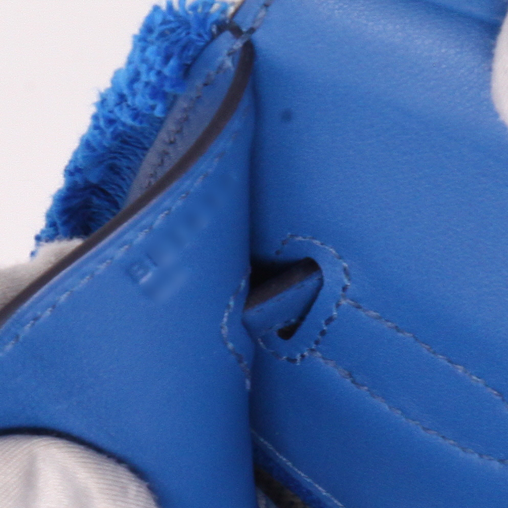 Hermès  Birkin 35 cm handbag  in beige canvas  and blue Swift leather - Detail D4