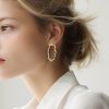 Chanel Profil de Camélia large model earrings in yellow gold - Detail D1 thumbnail