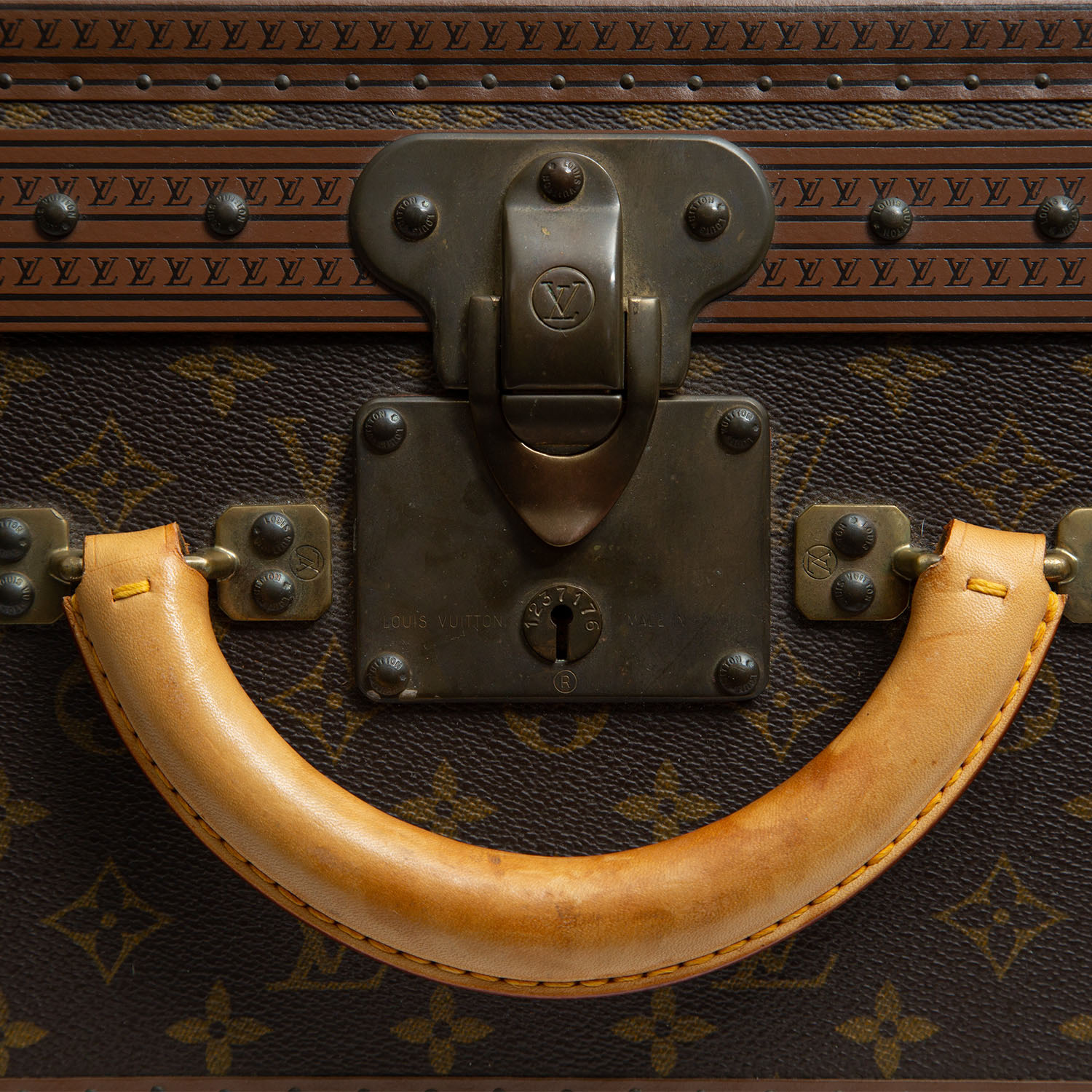 Louis Vuitton  Alzer 65 suitcase  monogram canvas  and lozine (vulcanised fibre) - Detail D4