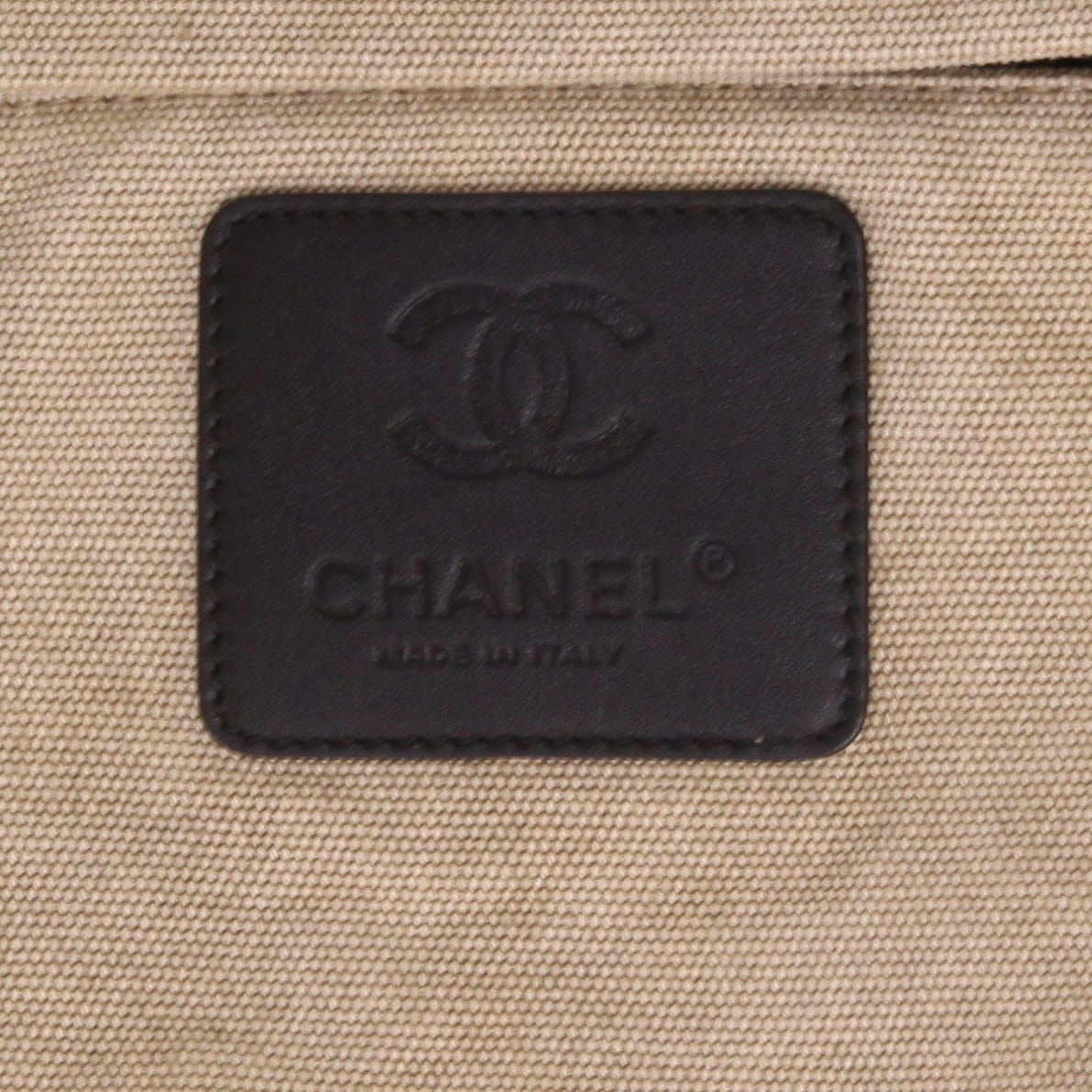 Sac cabas Chanel en toile beige et cuir noir - Detail D6