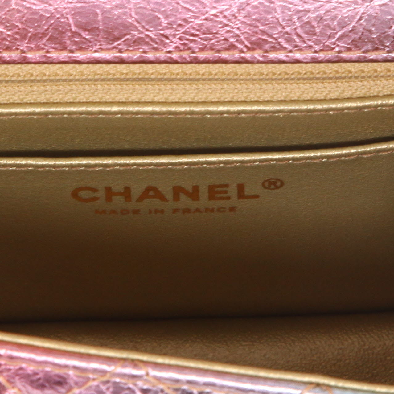 Sac à main Chanel 2.55 mini en cuir matelassé bleu rose et violet irisé - Detail D2