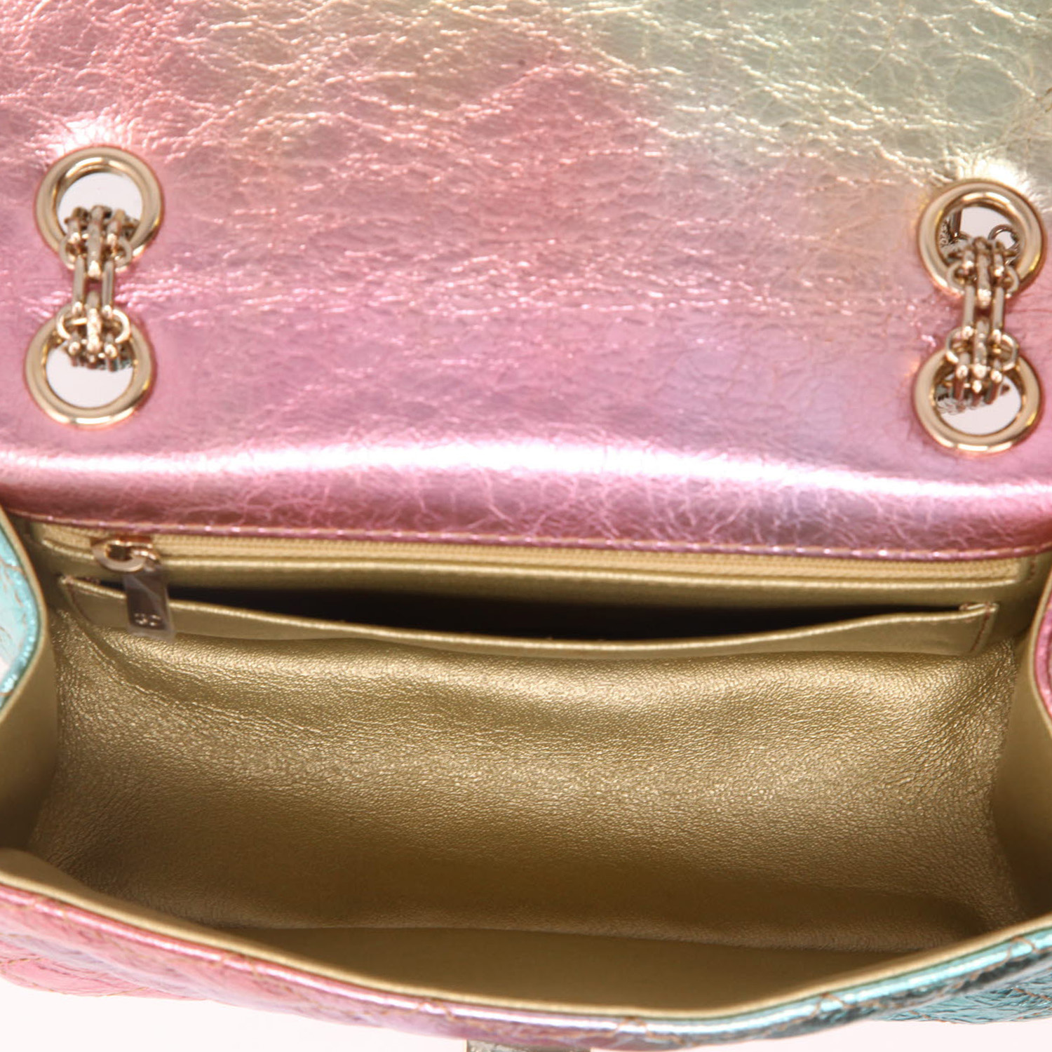 Sac à main Chanel 2.55 mini en cuir matelassé bleu rose et violet irisé - Detail D3