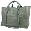 Chanel  Deauville shopping bag  in green leather - 00pp thumbnail