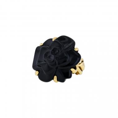 Anello Chanel Camelia modello medio in oro giallo e onice