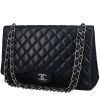 Chanel  Timeless Maxi Jumbo handbag  in navy blue quilted leather - 00pp thumbnail