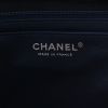 Sac à main Chanel  Timeless Maxi Jumbo en cuir matelassé bleu-marine - Detail D2 thumbnail