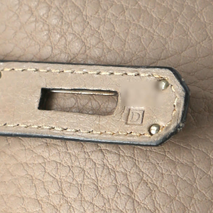 Bolso de mano Hermès  Birkin 35 cm en cuero togo gris tórtola - Detail D4