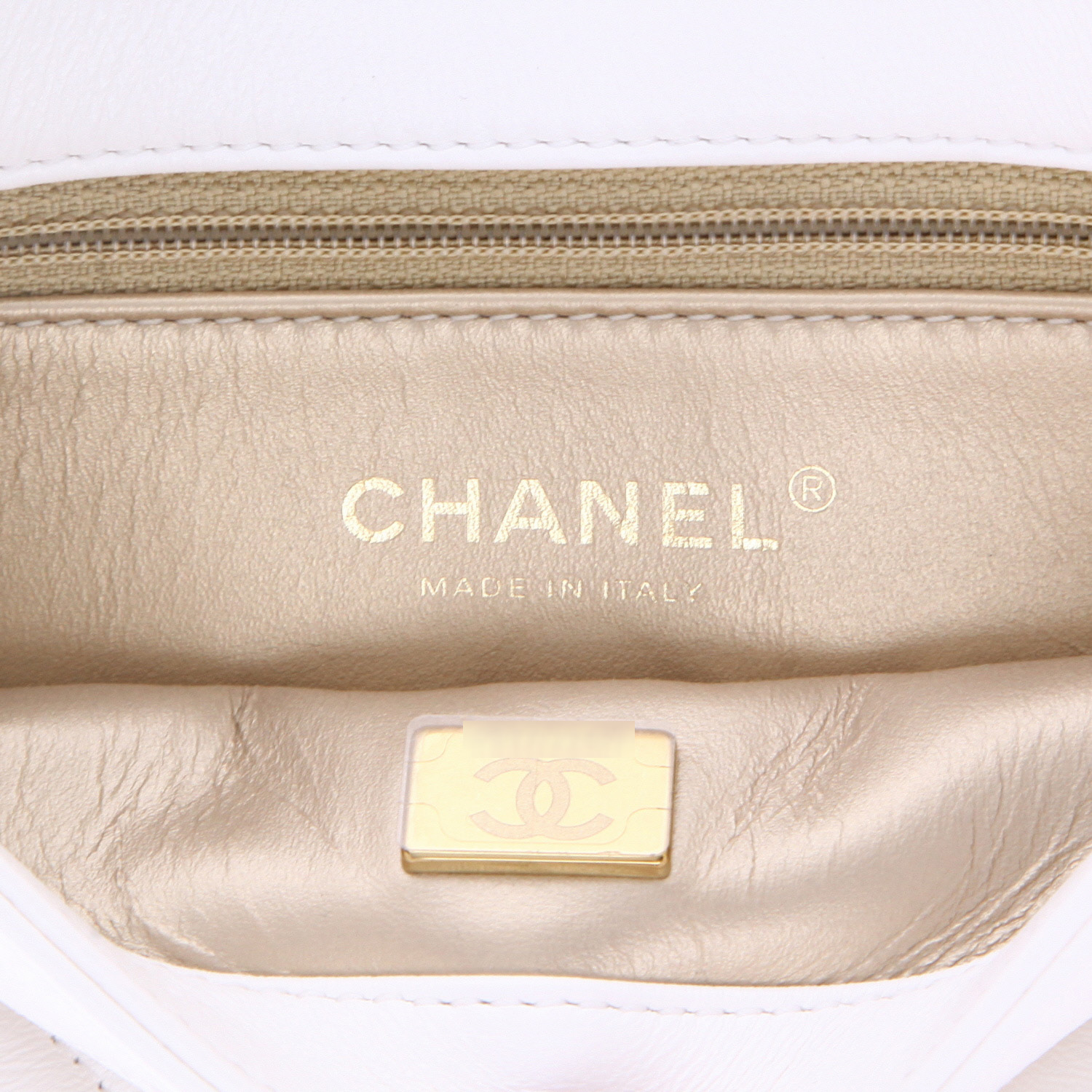 Chanel   handbag  in white quilted leather - Detail D2