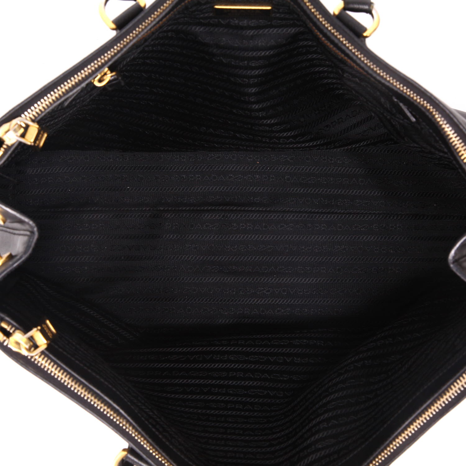 Bolso de mano Prada   en cuero saffiano negro - Detail D3