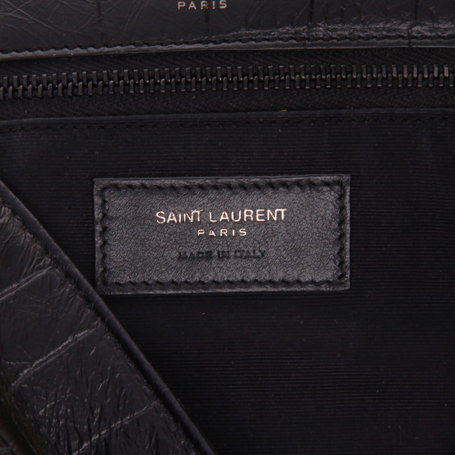 Sac bandoulière Saint Laurent  Niki moyen modèle  en cuir noir - Detail D2