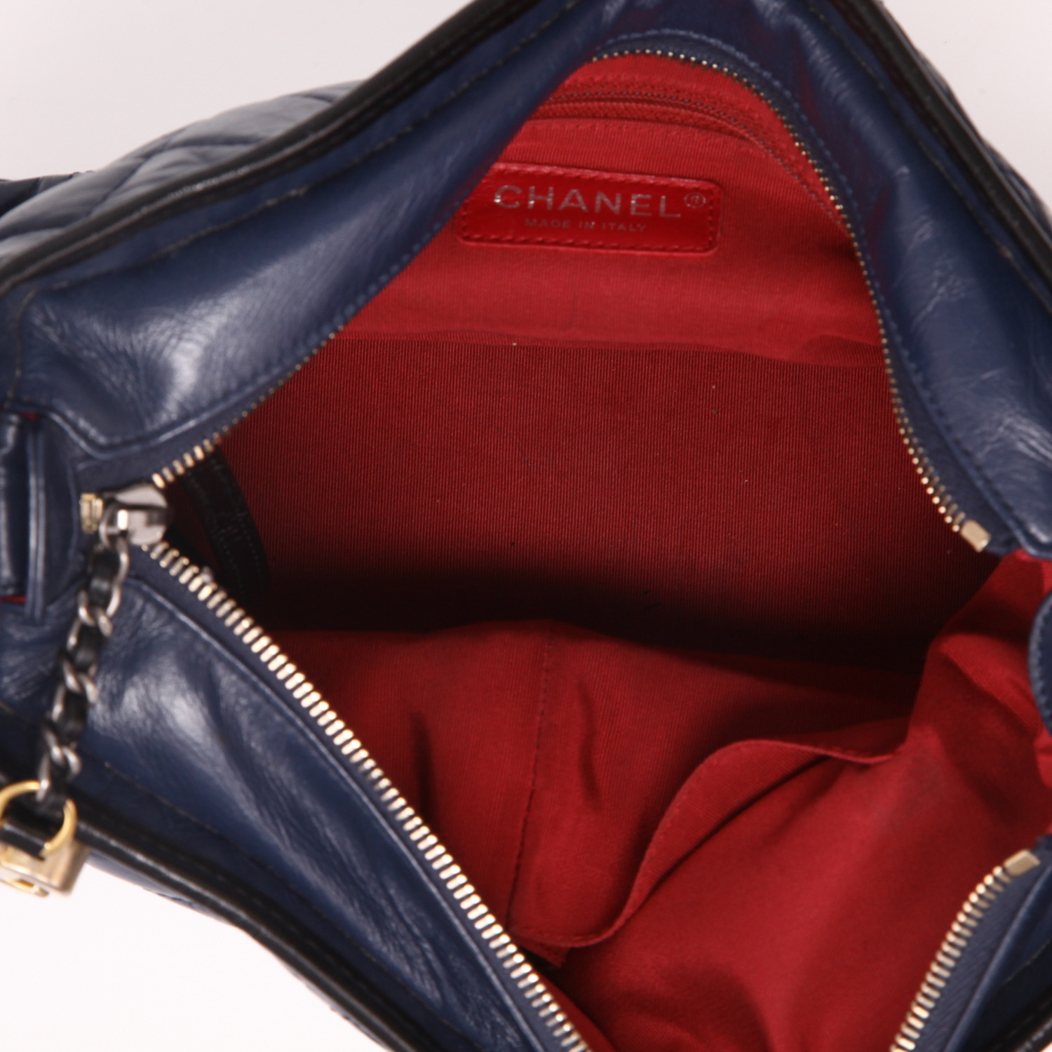 Bolso bandolera Chanel  Gabrielle  modelo mediano  en cuero acolchado azul y cuero liso negro - Detail D3