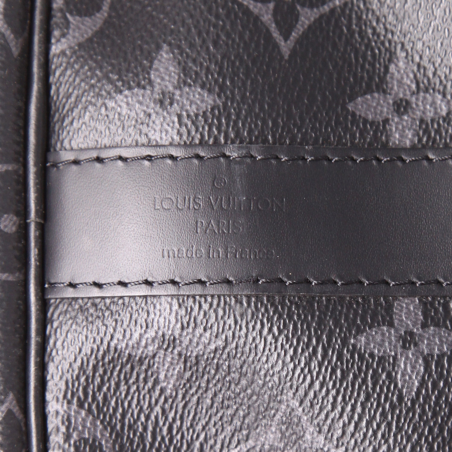 Sac de voyage Louis Vuitton  Keepall 55 en toile monogram gris Graphite et cuir noir - Detail D6