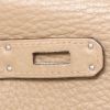 Hermès  Kelly 32 cm handbag  in beige leather taurillon clémence - Detail D4 thumbnail