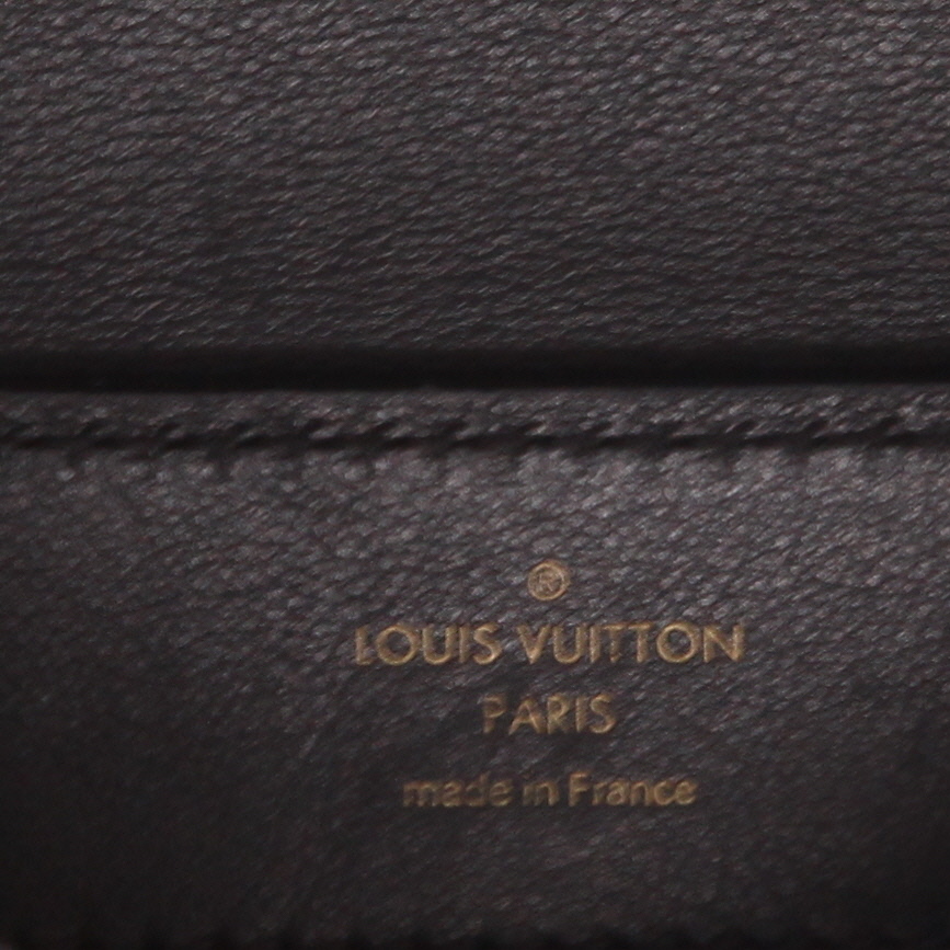 Sac bandoulière Louis Vuitton  Capucines mini  en soie noire et perle dorée - Detail D2