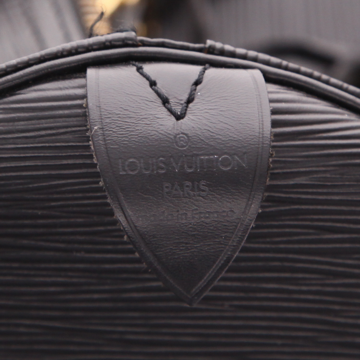 Louis Vuitton  Keepall 55 travel bag  in black epi leather - Detail D2