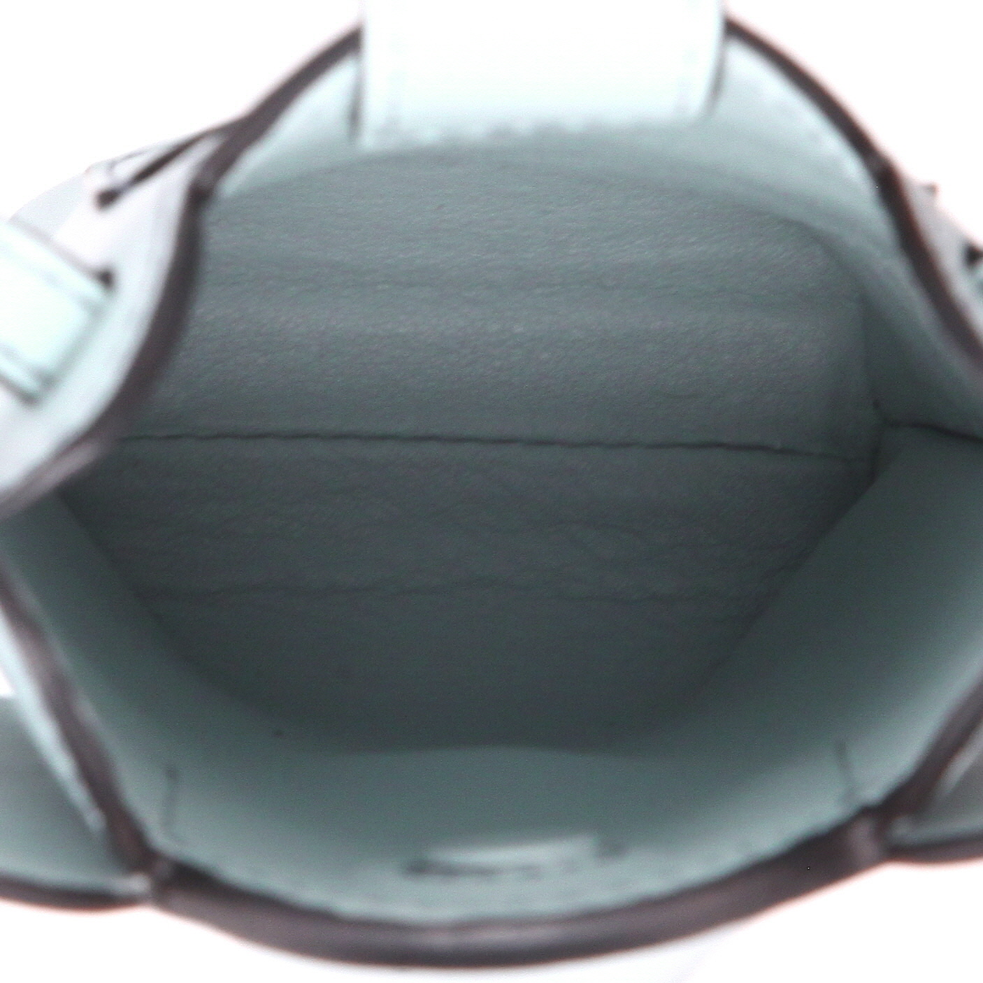 Bolso bandolera Loewe  Elephant Pocket en cuero azul claro - Detail D3