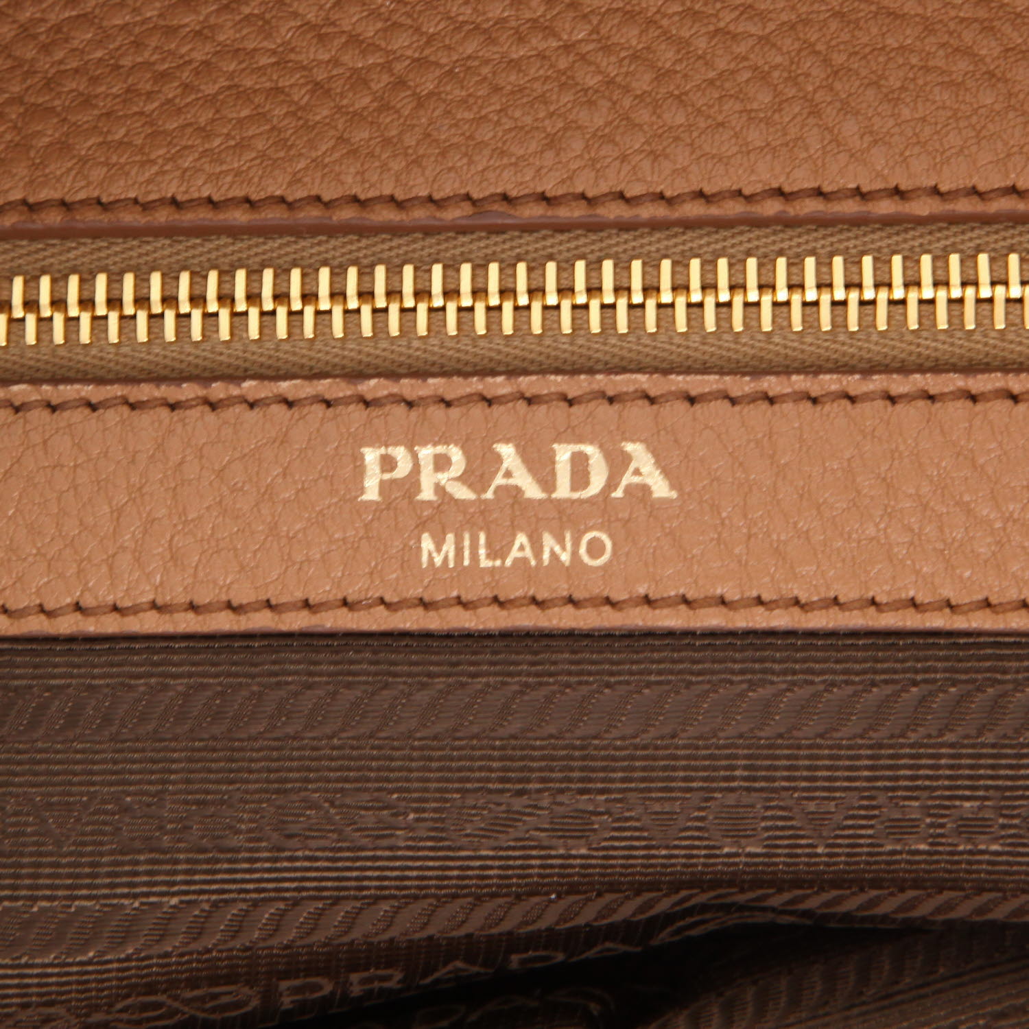 Sac cabas Prada  Daino en cuir grainé marron - Detail D2