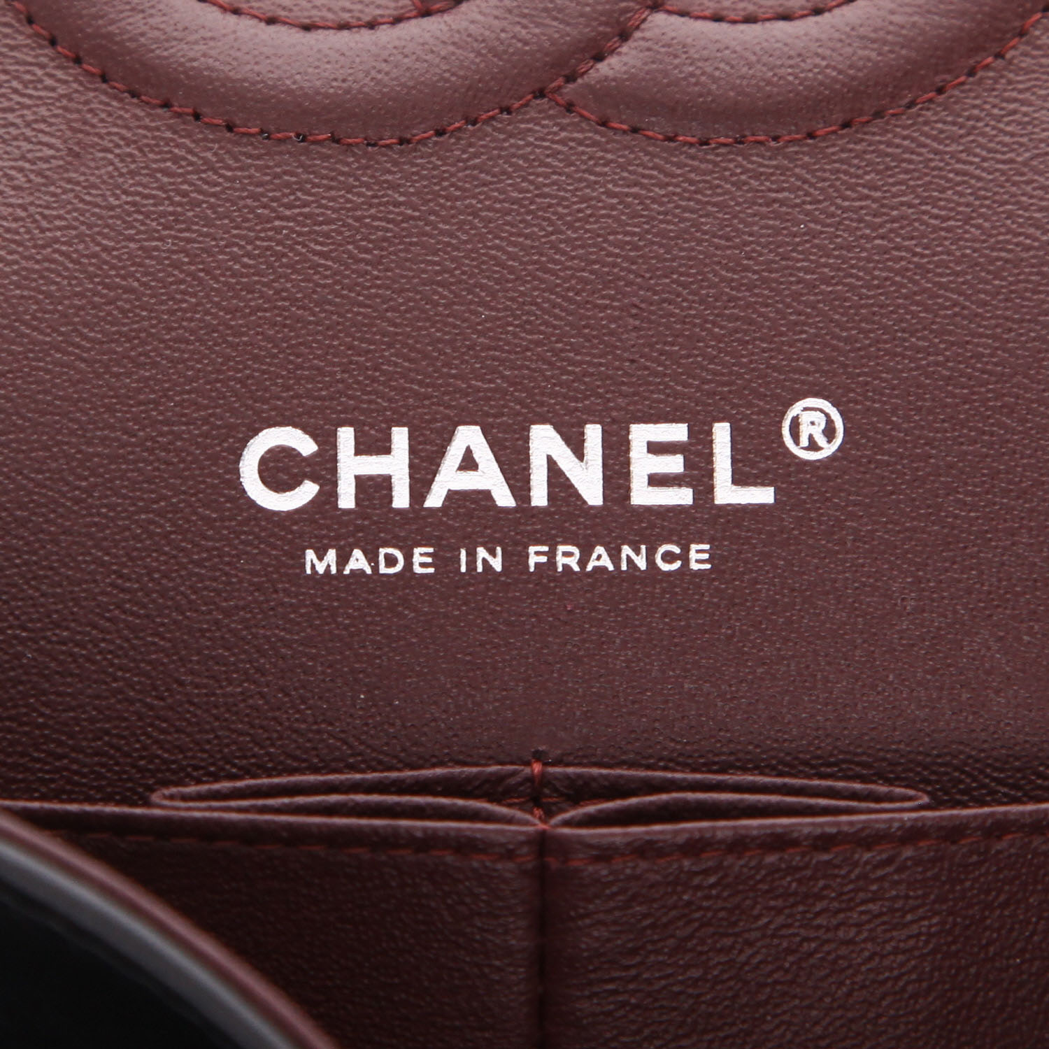 Bolso de mano Chanel  Timeless Classic en cuero acolchado negro - Detail D2