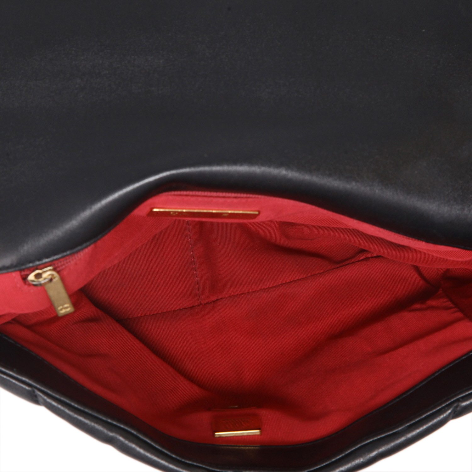 Sac bandoulière Chanel  19 en cuir matelassé noir - Detail D3