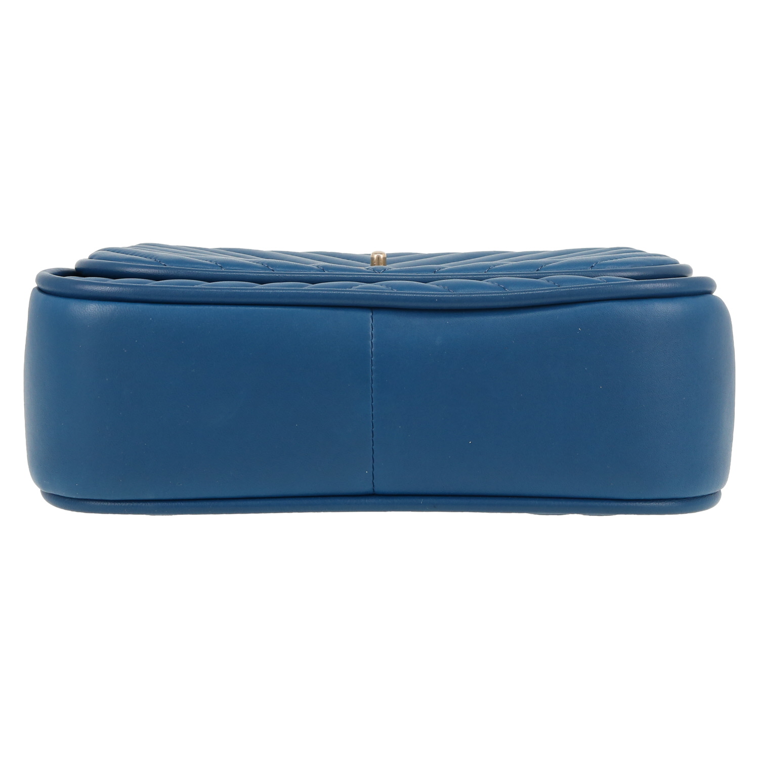 Bolso bandolera Chanel   en cuero acolchado con motivos de espigas azul - Detail D1