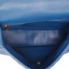 Bolso bandolera Chanel   en cuero acolchado con motivos de espigas azul - Detail D3 thumbnail