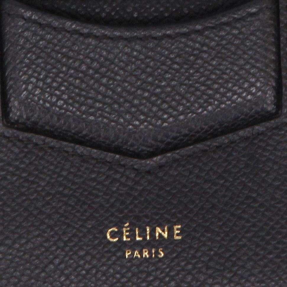 Bolso bandolera Celine  Trotteur en cuero granulado negro - Detail D2