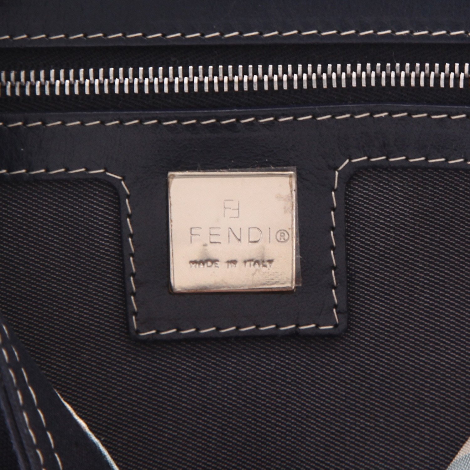 Bolso de mano Fendi  Baguette en lona azul - Detail D2