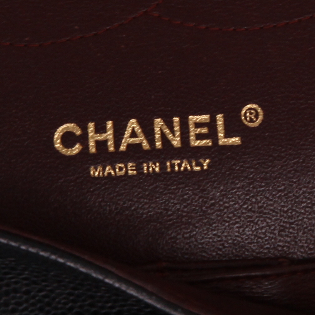 Sac à main Chanel  Timeless Jumbo en cuir grainé matelassé noir - Detail D2