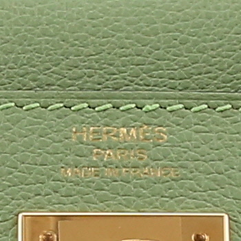 Sac à main Hermès  Kelly 28 cm en cuir Evergrain Vert Criquet - Detail D2