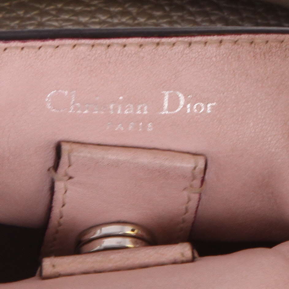 Sac à main Dior  Diorissimo en cuir doré - Detail D2
