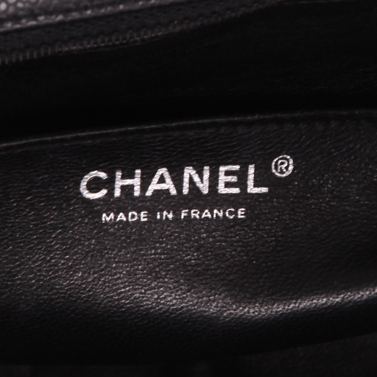 Sac à main Chanel  Timeless Jumbo en cuir grainé matelassé noir - Detail D2