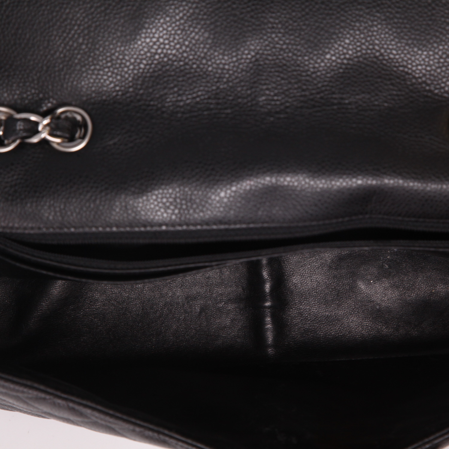 Bolso de mano Chanel  Timeless Jumbo en cuero granulado acolchado negro - Detail D3