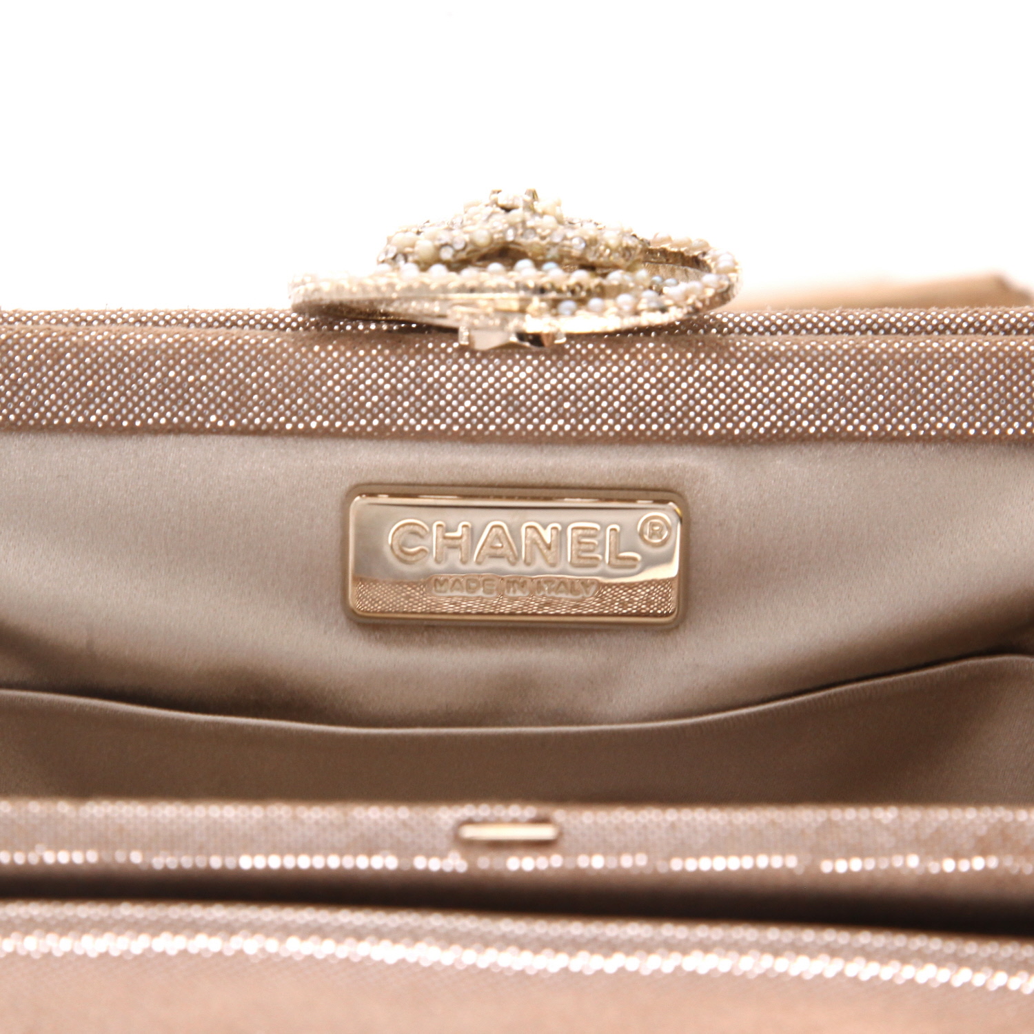 Chanel   clutch  in gold canvas - Detail D2