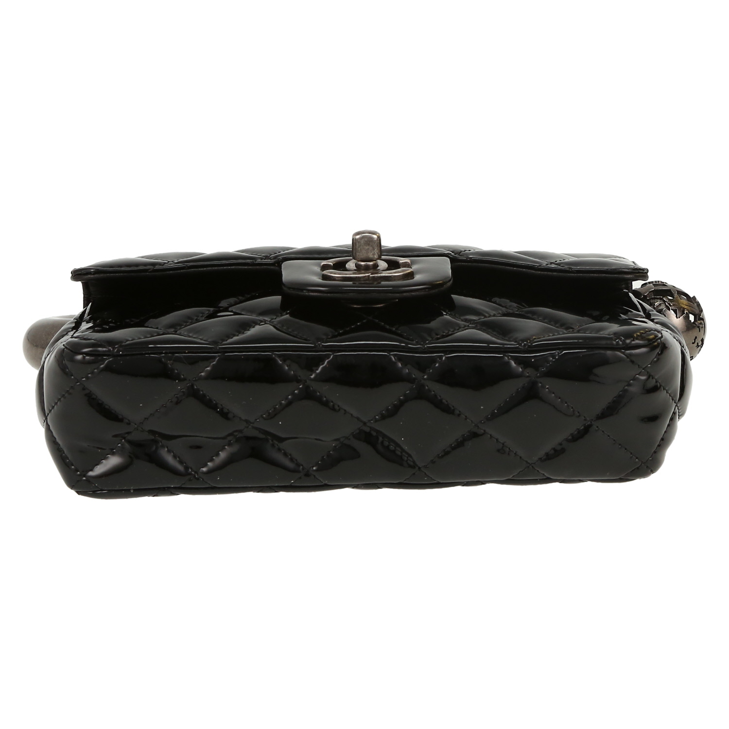 Chanel   handbag  in black patent quilted leather - Detail D1