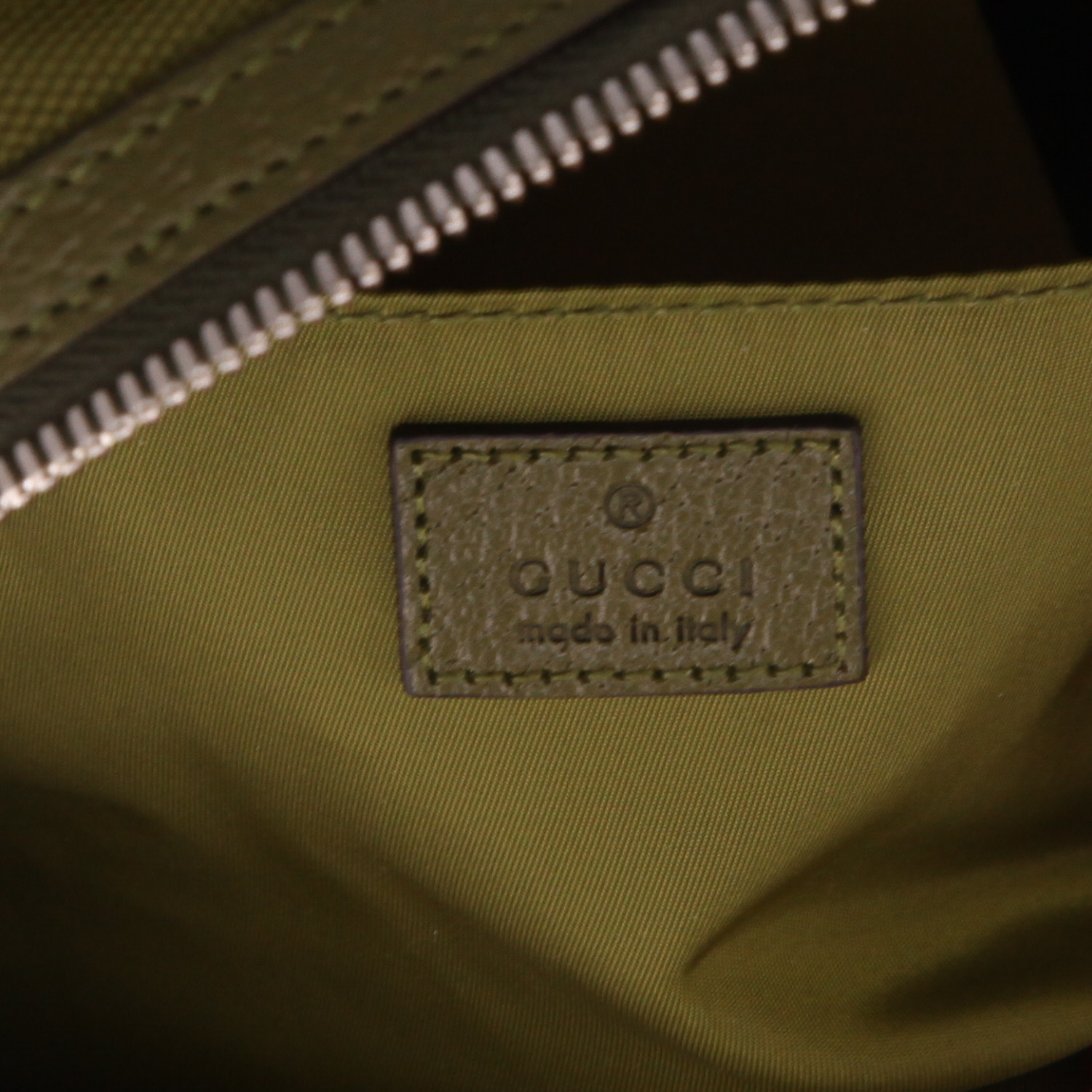 Mochila Gucci   en lona monogram caqui - Detail D2