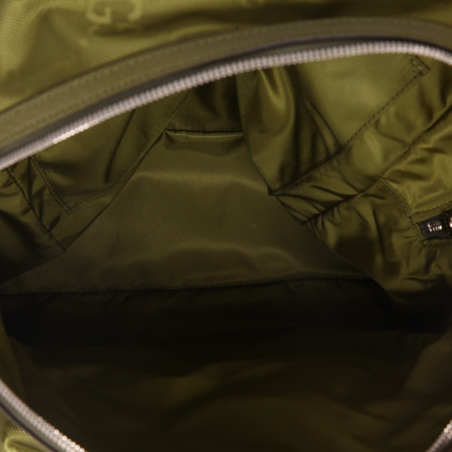 Mochila Gucci   en lona monogram caqui - Detail D3