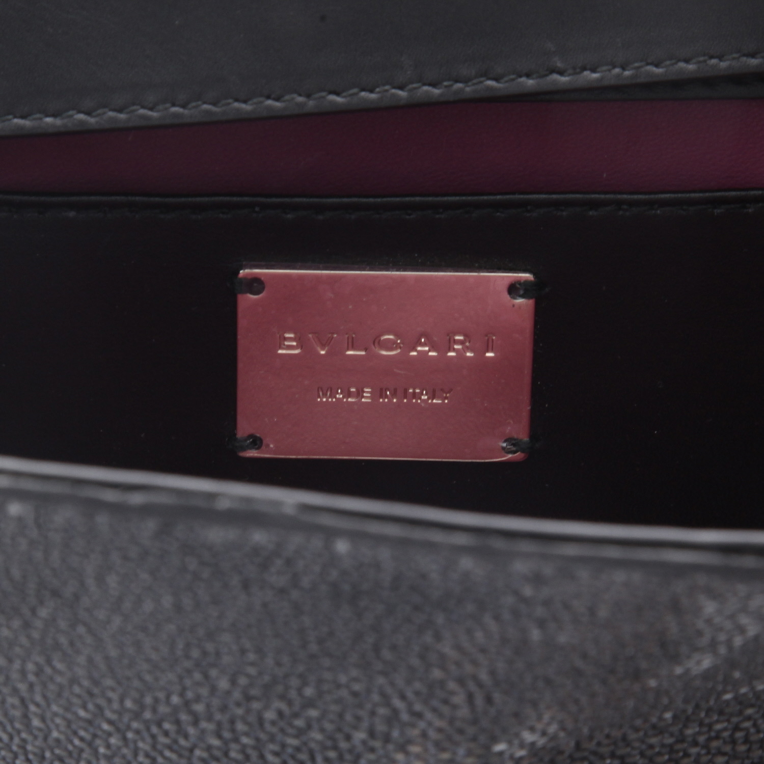 Sac bandoulière Bulgari   en galuchat noir et cuir noir - Detail D2