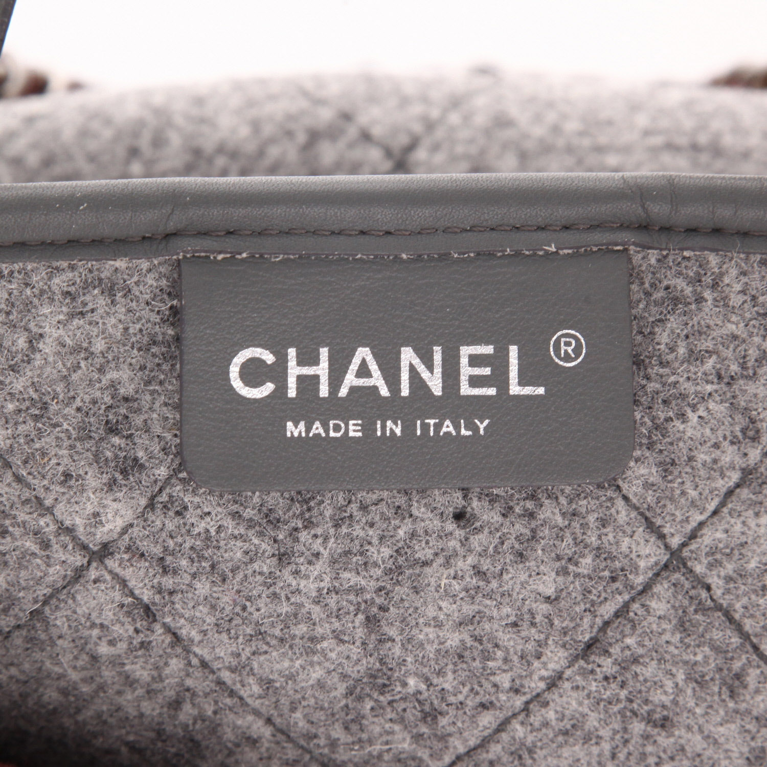 Chanel   shopping bag  in grey felt  and grey leather - Detail D2