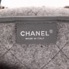 Chanel   shopping bag  in grey felt  and grey leather - Detail D2 thumbnail