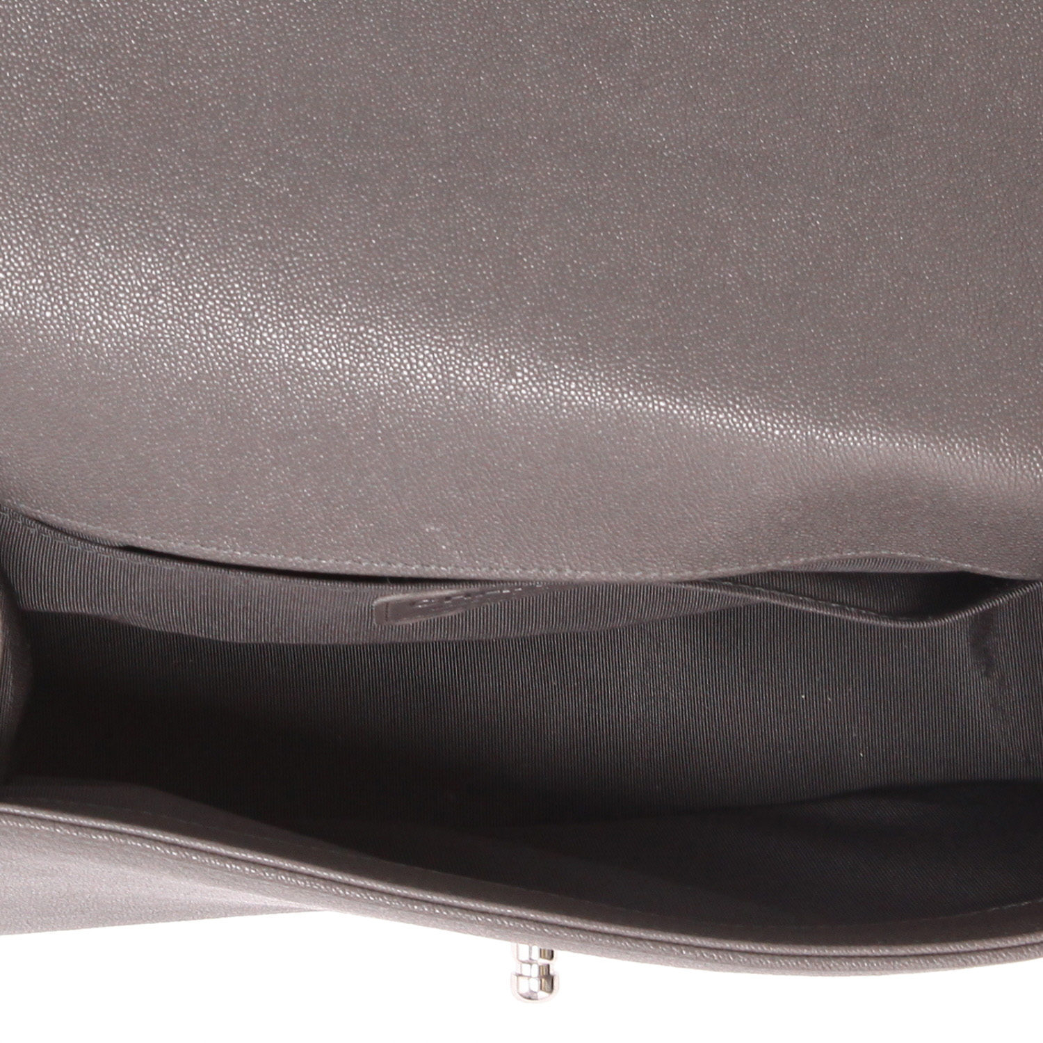 Sac bandoulière Chanel  Boy en cuir grainé matelassé gris - Detail D3
