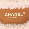 Sac cabas Chanel  22 en peau retournée beige et écrue - Detail D2 thumbnail
