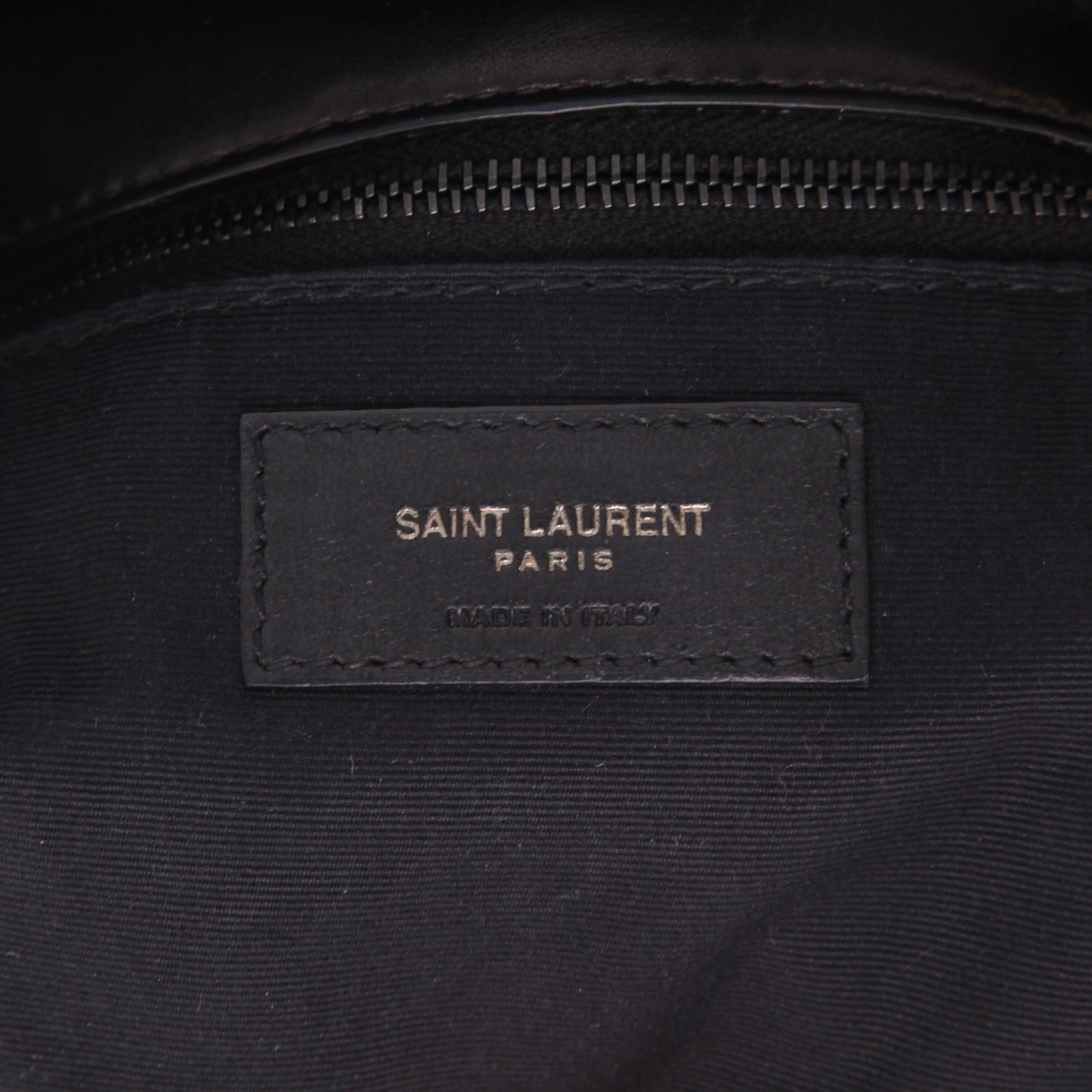 Saint Laurent  Loulou Puffer shoulder bag  in black quilted leather - Detail D2