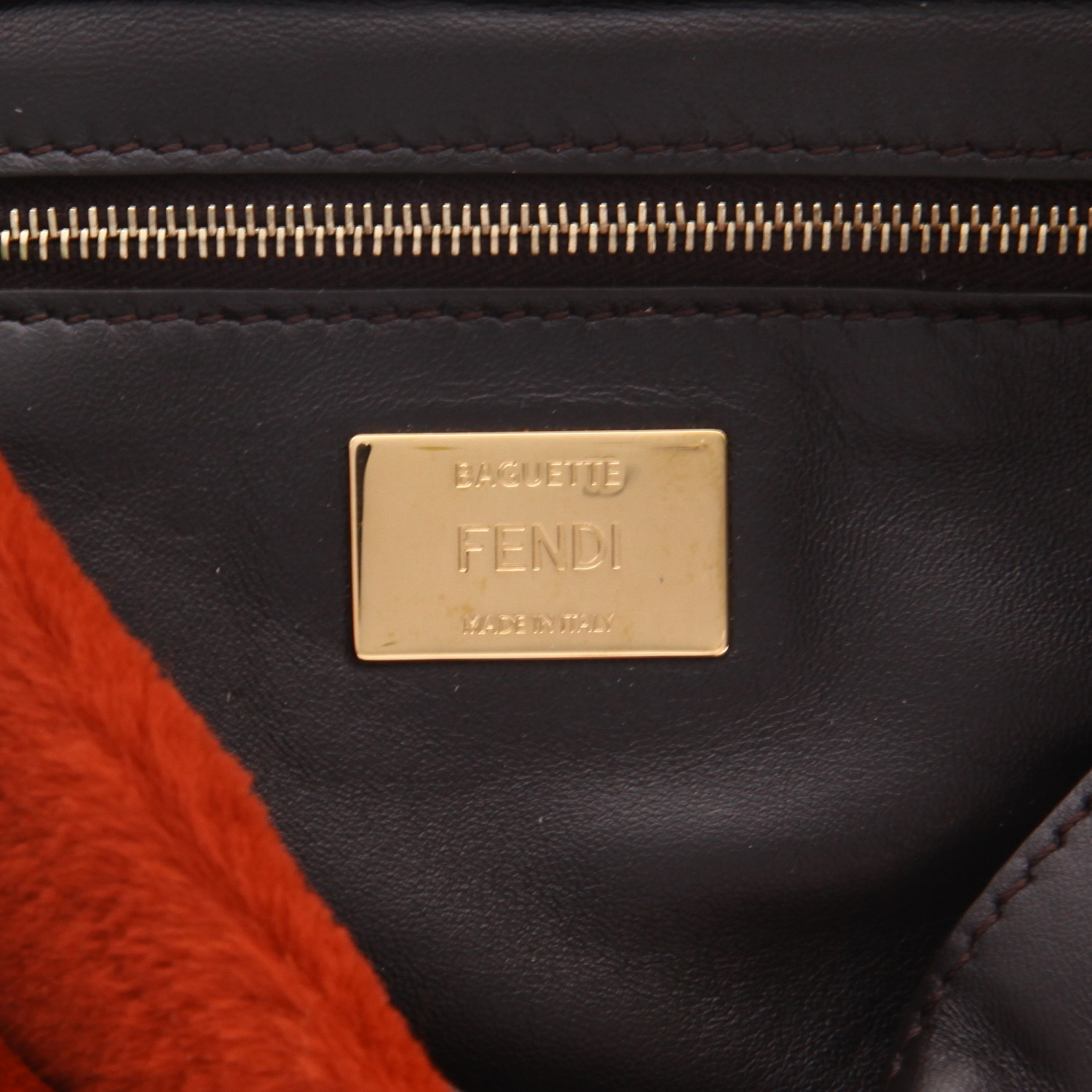 Bolso de mano Fendi  Baguette en piel sintética roja y verde y cuero negro - Detail D2