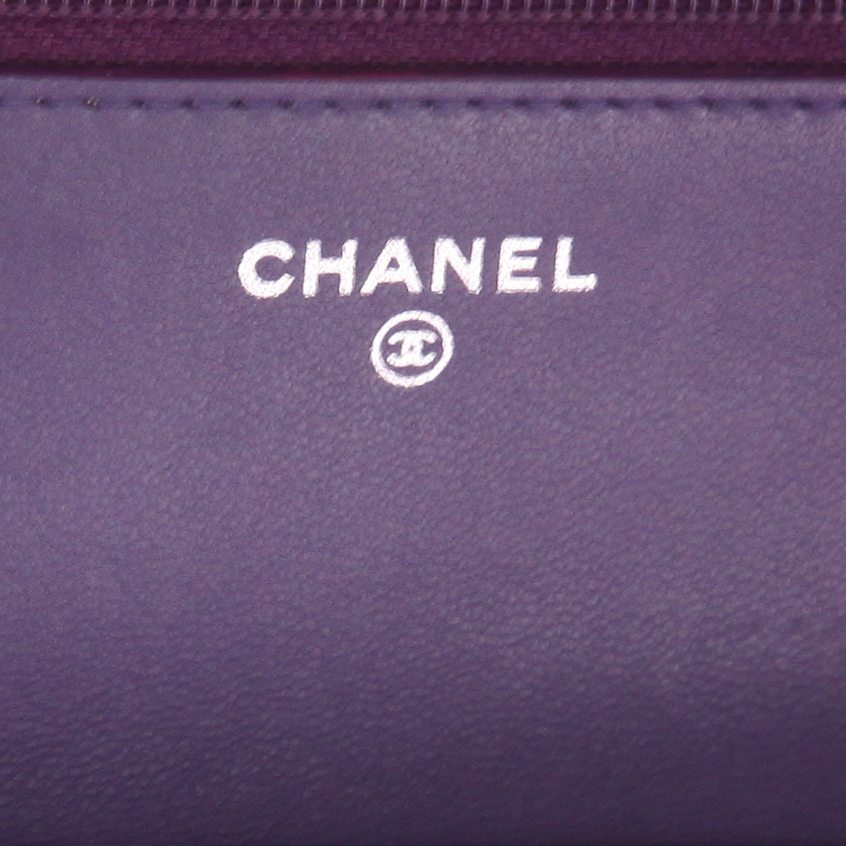 Chanel  Wallet on Chain shoulder bag  in purple quilted leather - Detail D2