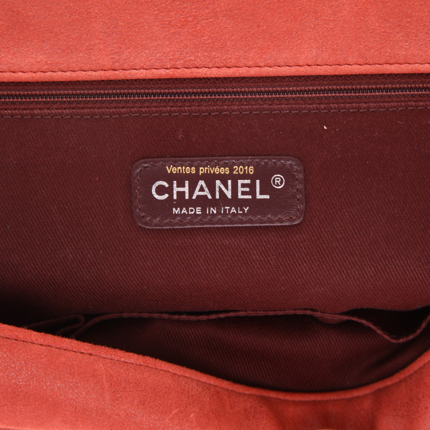Bolso bandolera Chanel  Boy en cuero acolchado rojo - Detail D2