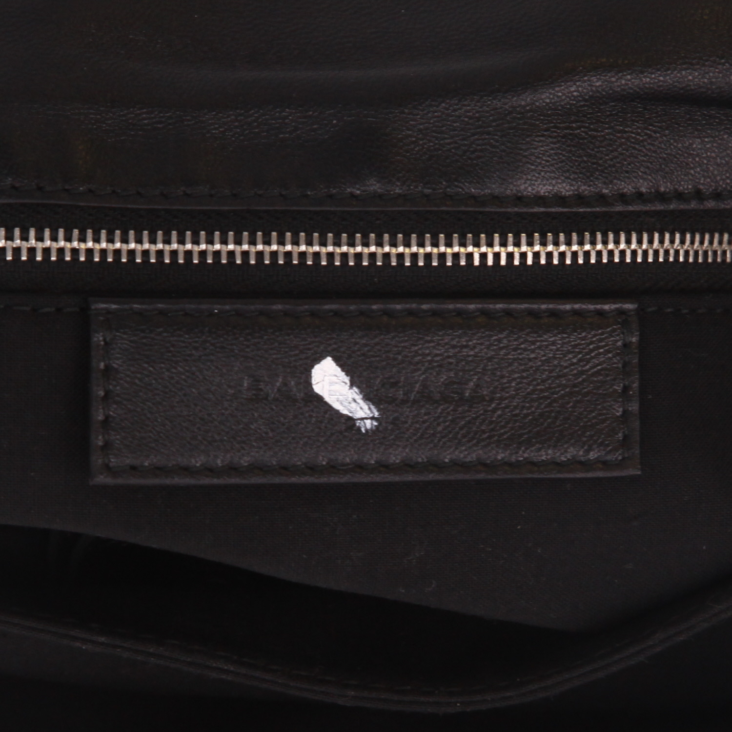 Sac/pochette Balenciaga  Enveloppe en cuir noir - Detail D2