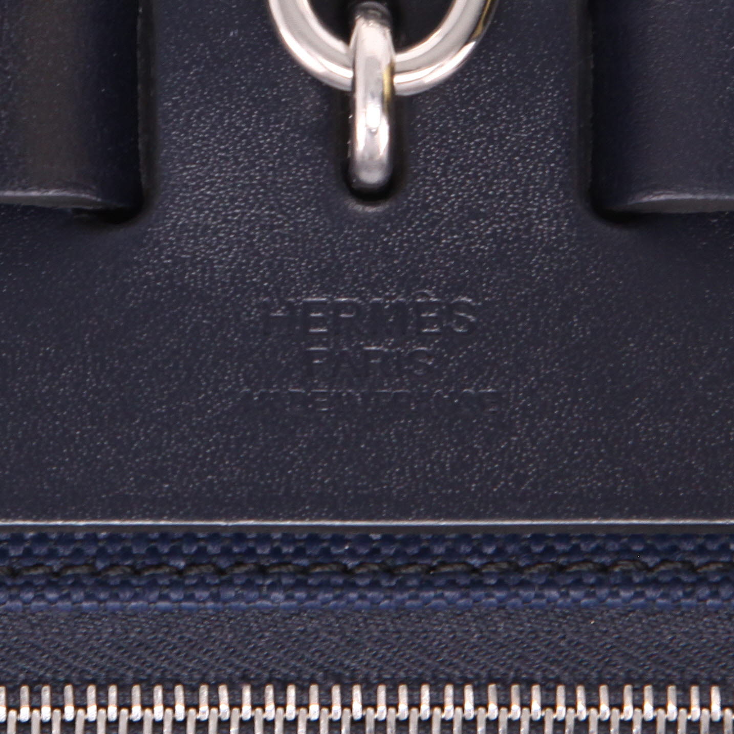 Hermès  Herbag bag worn on the shoulder or carried in the hand  in blue canvas  and blue leather - Detail D2