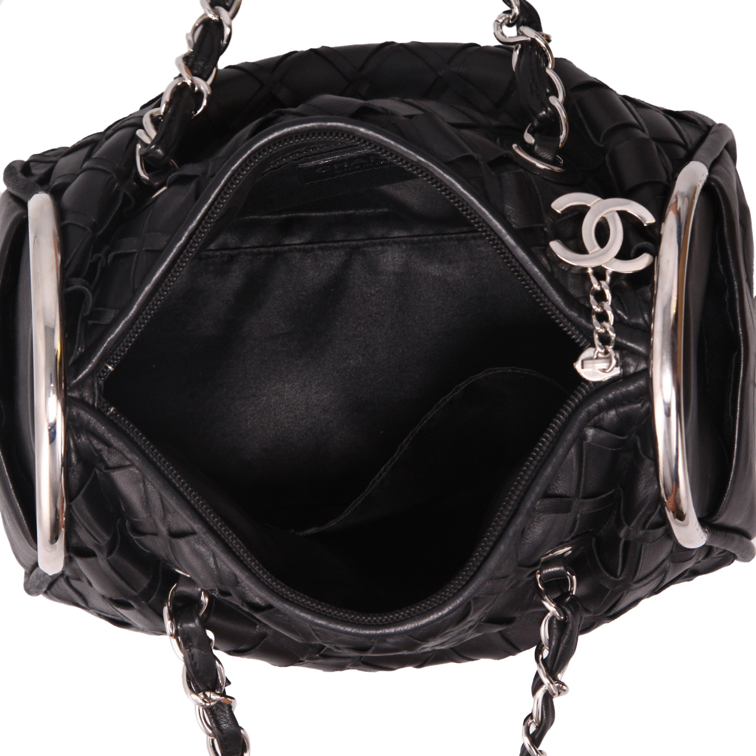 Chanel  Bowling handbag  in black quilted leather - Detail D3