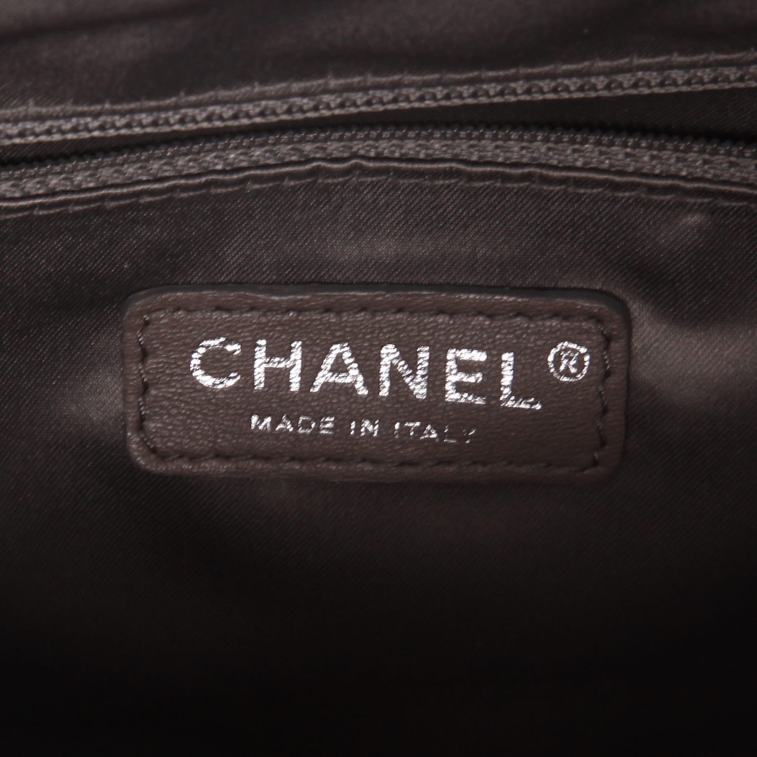 Sac cabas Chanel en cuir argenté et PVC - Detail D2