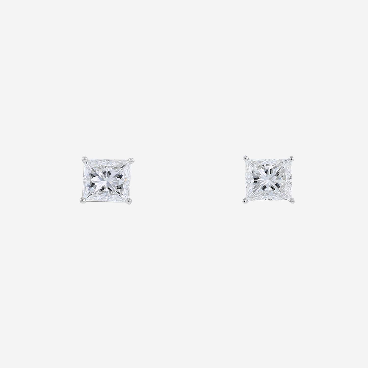 Paire de puces d'oreilles Vintage  en platine et diamants (2,01 & 2,03 carats)